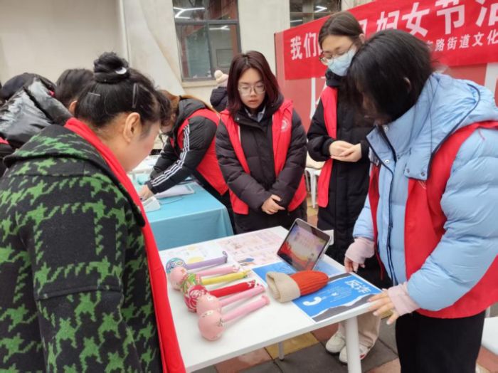 ʵ��·��ح�������Ʒ���������������ůɣ�ܡ�����������ѧԺ���������ꡱ���ʵ���Ŷ�ѧ�׷�־Ը����Բ����չ