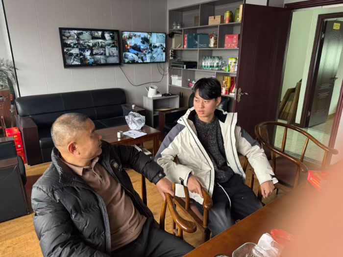 ΢��̺�ڴٲ����ں� ѧ�Ӹ���Ǣ̸�������ܴ���