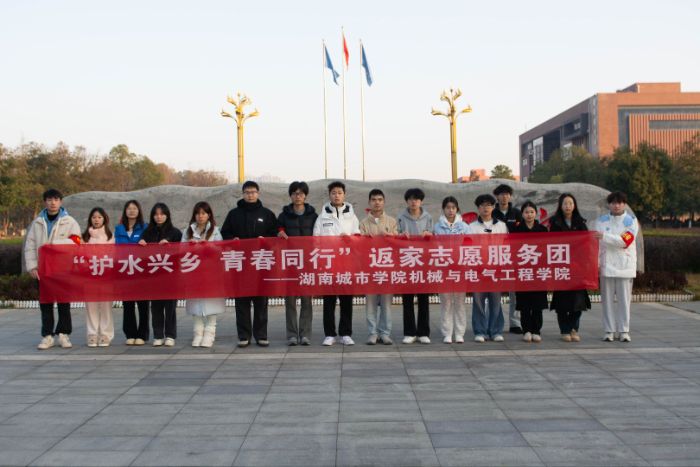 ��ˮ���硤�ഺͬ�У����ഺ֮���ػ������ˮ�岨