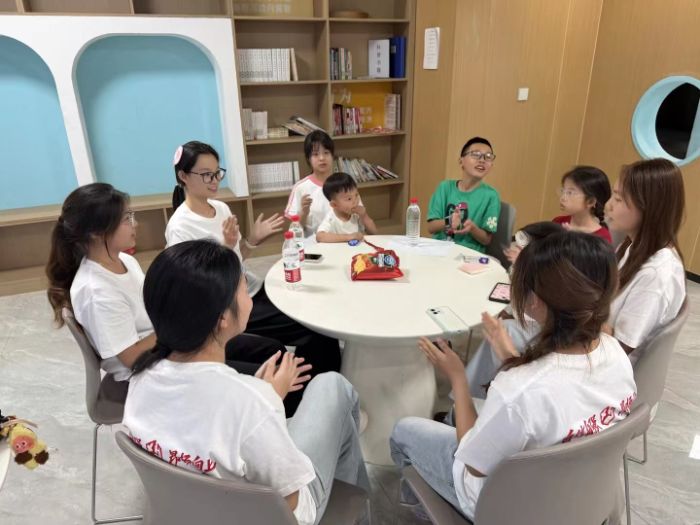 图为开展趣味活动。薛雨娇供图